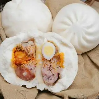 Hình ảnh Bánh bao thịt trứng muối