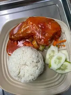 Hình ảnh Cơm gà sốt chua cay