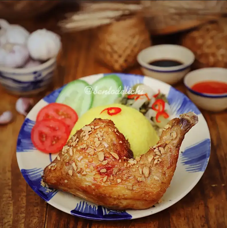 Hình ảnh Cơm Gà Mắm Tỏi (Đùi Lớn Góc Tư)