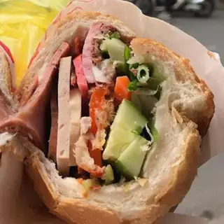 Hình ảnh Bánh mì thịt chả