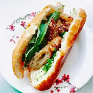 Bánh mì thịt nướng - 25.000 ₫ tại Cô Năm - Bún Thịt Nướng & Cơm Tấm - Lũy Bán Bích