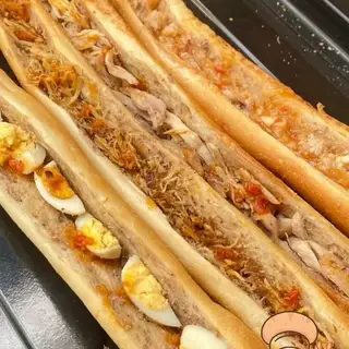 Bánh mì que pate gà nướng - 22.000 ₫ tại Bánh Mì Que Chíp - Lý Thái Tổ