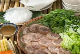 Bò tơ Củ Chi cuốn rau rừng - 220.000 ₫ tại 248 Trường Sa Quán - Trường Sa
