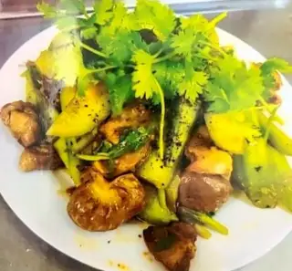 Lòng gà xào mướp - 70.000 ₫ tại Con Gà Trống - Lẩu Gà Lá É Phú Yên - Vĩnh Khánh