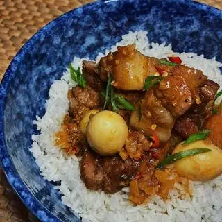 Hình ảnh Cơm thịt kho hột vịt