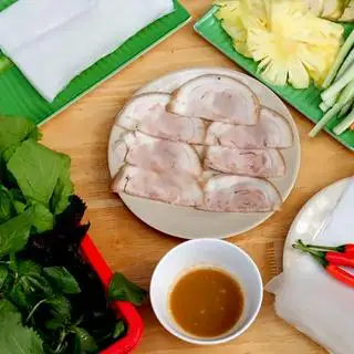 Hình ảnh Bánh tráng thịt heo luộc