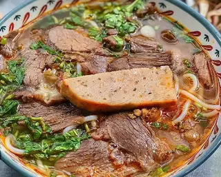 Bún bò nạm chả - 65.000 ₫ tại Bún Bò Cô Bi - Trường Chinh