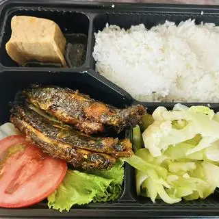 Hình ảnh Cơm cá nục kho