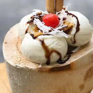 Kem dừa trái - 35.000 ₫ tại HaKa - Bơ Già Dừa Non - Nguyễn Đình Chiểu