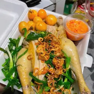 Hình ảnh Gà hấp hành nguyên con chặt sẵn