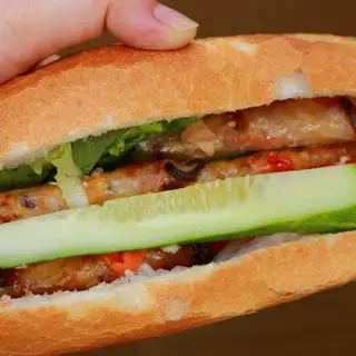 Hình ảnh Bánh mì chả ram bắp