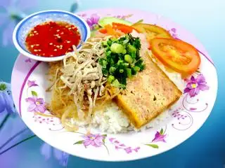 Cơm bì chả - 50.000 ₫ tại Cơm Tấm Anh Chị Béo - Hoàng Diệu