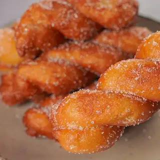 Quẩy xoắn - 25.000 ₫ tại Twisty Seoul - Bánh Donut Hàn Quốc - Nguyễn Gia Trí