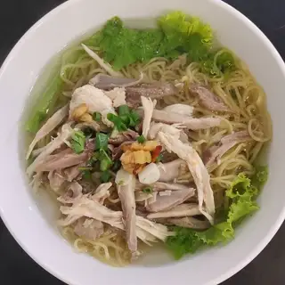 Mì gà xé - 9.000 ₫ tại Hủ Tiếu & Miến Gà Xé A Thanh - Phạm Thế Hiển