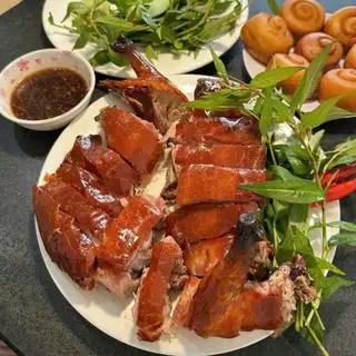 Hình ảnh Vịt quay da giòn (1/2 con)