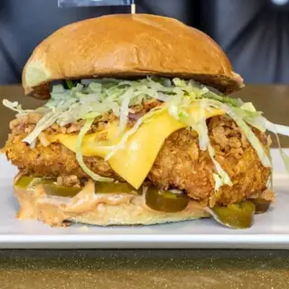 Hình ảnh Burger gà tây chiên siêu cay
