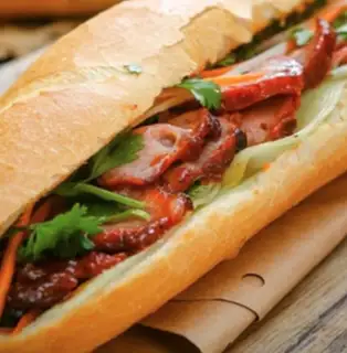 Bánh mì heo quay - 30.000 ₫ tại Bánh Mì Hà Nội Hiệp Hưng - Ông Ích Khiêm