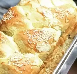 Bánh mì Hoa cúc - 33.000 ₫ tại Bánh Kem & Bánh Ngọt Bi Ghi - Cách Mạng Tháng 8