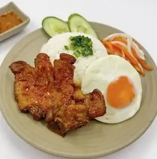Cơm sườn trứng ốp la - 49.000 ₫ tại Cơm Tấm Đêm - Nguyễn Xí