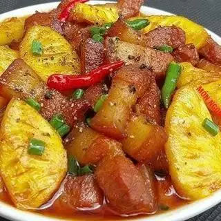 Cơm thịt 3 rọi kho thơm - 69.000 ₫ tại Cơm Văn Phòng Hoa Mai - Hiền Vương