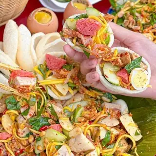 Hình ảnh Combo 2 tré trộn thập cẩm - lớn - 1 bánh phồng