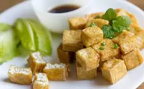Cơm đậu hủ chiên giòn chay - 35.000 ₫ tại Quán Chay Hoa Đăng - Hủ Tíu Khô & Bún Măng - Phan Huy Thực