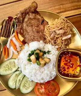 Cơm sườn bì - 50.000 ₫ tại Cơm Tấm A Bảo - Đào Trí