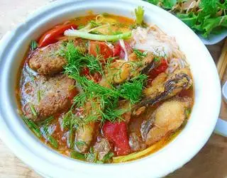 Hình ảnh Bánh đa đỏ cá rô đồng