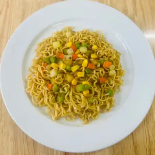Hình ảnh Mì trộn rau củ