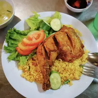 Hình ảnh Cơm gà góc tư lớn