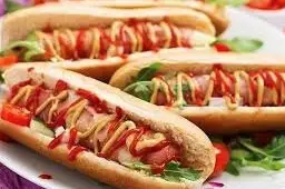 Hotdog xúc xích xông khói - 29.000 ₫ tại Go Bánh Mì Que, Kebabs & Matcha - Phan Văn Trị