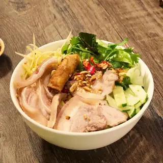 Bún nước tương thịt - tai - chả ram - 59.999 ₫ tại Bún Mắm Nêm, Bún Nước Tương - Tiệm Là Nhà Quận 1 - Trần Đình Xu