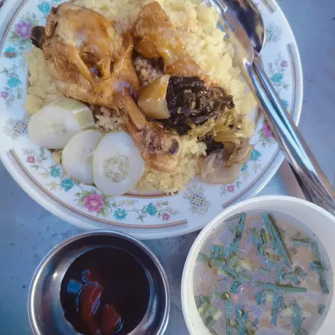 Hình ảnh Cô Sáu - Cơm Gà & Hủ Tiếu Bình Dân - Quách Điêu