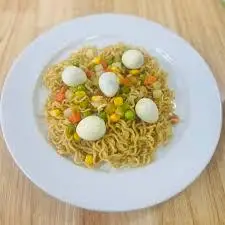 Hình ảnh Mì trộn trứng cút