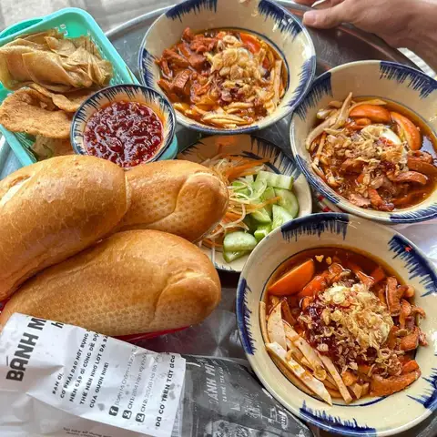 Bánh Mì Chấm Hung Tubes - Nam Kỳ Khởi Nghĩa - Bánh Mì/Xôi gần bạn