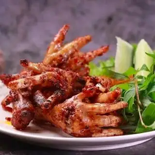 Chân gà nướng (1 cặp) - 20.000 ₫ tại Gà Nướng Cô Bảy 49 - Ung Văn Khiêm