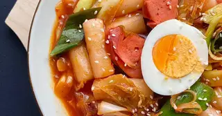Hình ảnh Tokbokki xúc xích