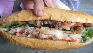 Hình ảnh Bánh mỳ pate chả