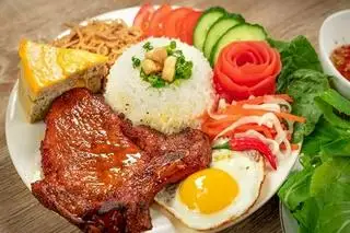 Cơm sườn chả trứng ốp la - 55.000 ₫ tại Bún Thịt Nướng & Cơm Tấm Kkfood - Cao Thắng