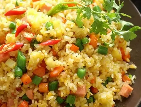 Cơm chiên dương châu - 65.000 ₫ tại Cơm Chiên, Mì Xào & Nui Xào Hoàng Gia Ký - Nơ Trang Long