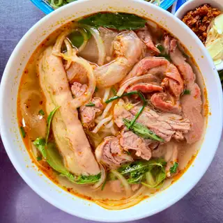 Bún Bò Tái-Nạm - 60.000 ₫ tại Phở & Bún Bò Cô Lan - Dương Quảng Hàm