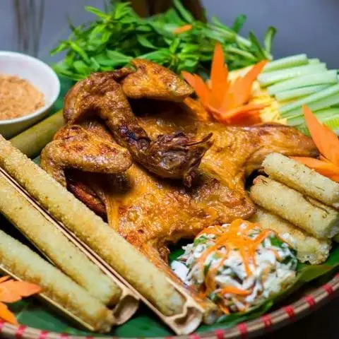 Hình ảnh Gà Nướng Cơm Lam Tây Nguyên Xanh - Nguyễn Thị Tú