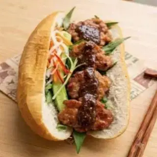 Hình ảnh Bánh mì Thịt Nướng sốt Đặc Biệt