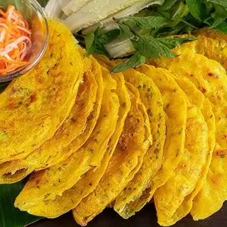 Bánh xèo tôm thịt không giá - 10.000 ₫ tại Chị Hậu - Bánh Xèo & Ram Bắp Quảng Ngãi - Ni Sư Huỳnh Liên