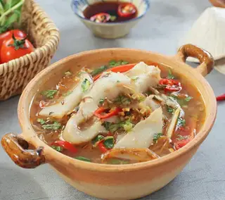 Hình ảnh Lẩu cá diêu hồng hầm măng chua