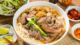 Bún bò tái giò - 54.000 ₫ tại O Quyên - Bún Bò & Mì Quảng - Nguyễn Oanh