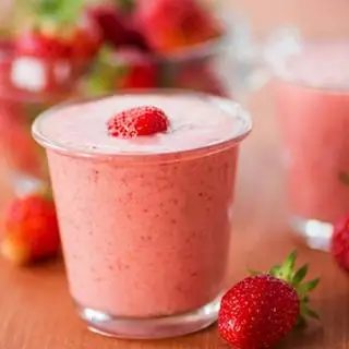 Sinh tố dâu - 33.000 ₫ tại Ý Anh - Nước Ép Detox, Sinh Tố & Rau Má - Nguyễn Văn Công