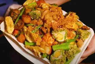 Combo cá viên chiên sốt mắm tỏi - rau muống - lớn - 139.000 ₫ tại Bini Food - Cá Viên Chiên & Ăn Vặt - Nguyễn Thị Thập