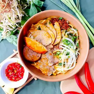 Bún bò nạm chả - 60.000 ₫ tại Bún Bò Huế Kim Hương - Điện Biên Phủ