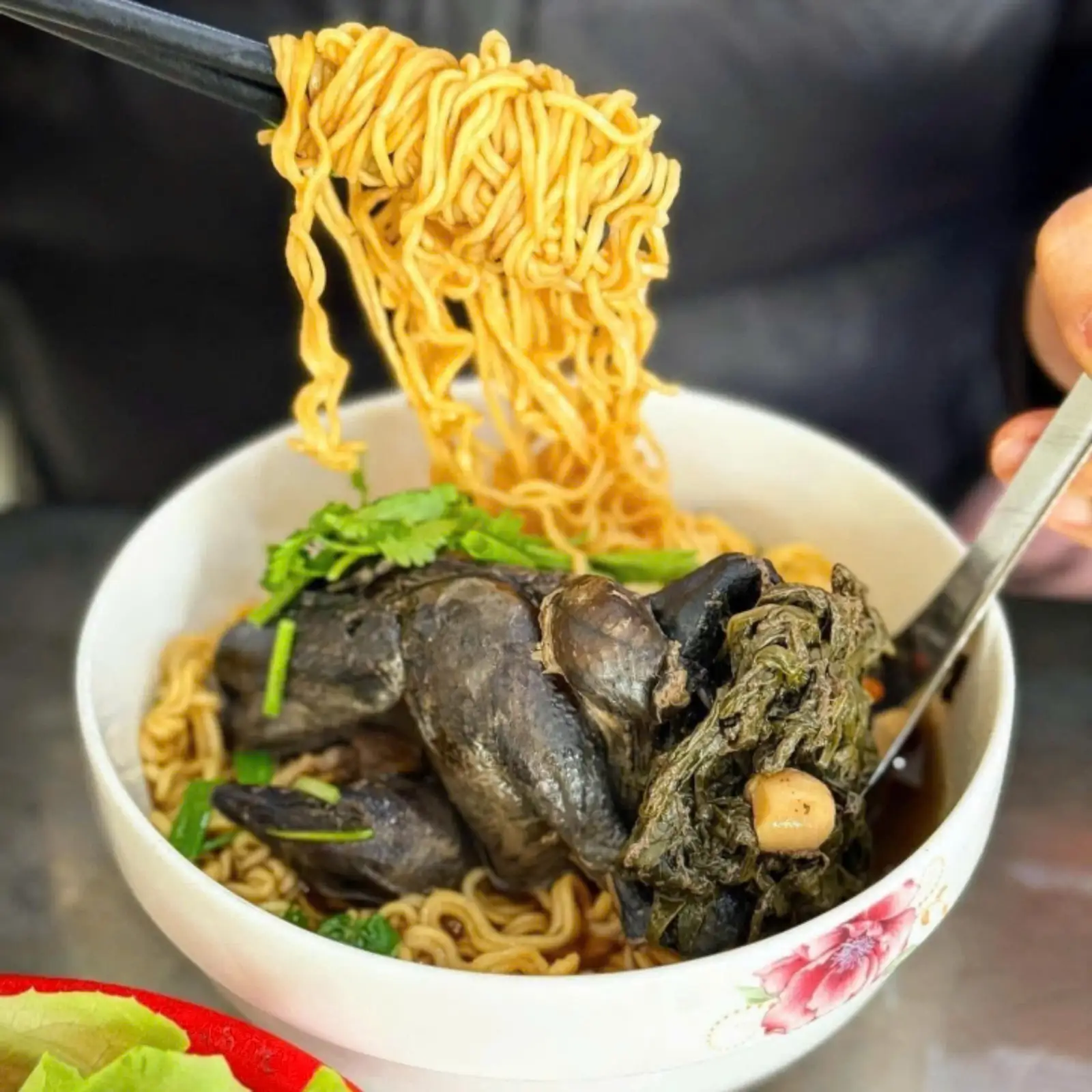 Hình ảnh Mỳ gà ác tần